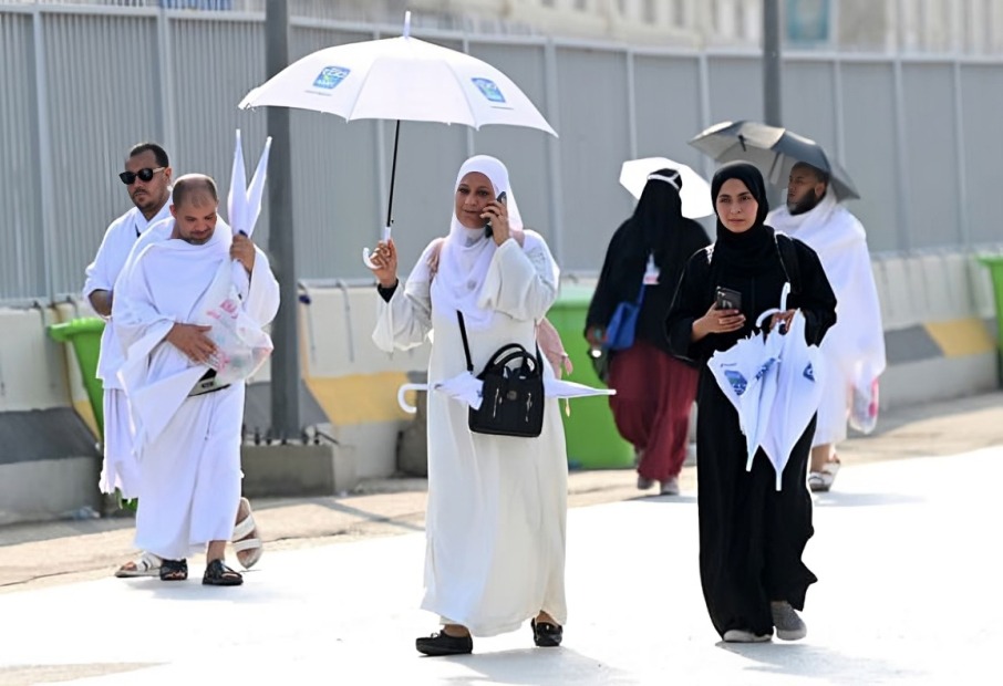 كيف تحمي نفسك من الإجهاد الحراري أثناء الحج؟ دليل صحي شامل للحجاج 2 الإجهاد والحر أثناء الحج