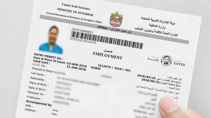 عقود العمل في الإمارات - تعبيرية
