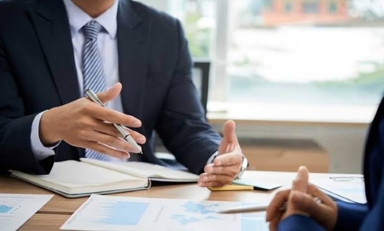 شركات التوظيف أو العقارات الوهمية