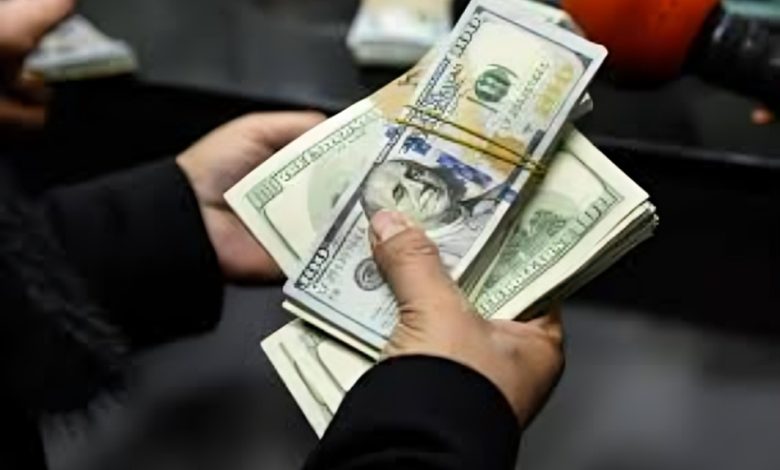 تحويلات المصريين من الإمارات تقفز إلى 3.6 مليار دولار.. ما أسباب الزيادة؟ 1 تحويلات المصريين من الإمارات إلى مصر