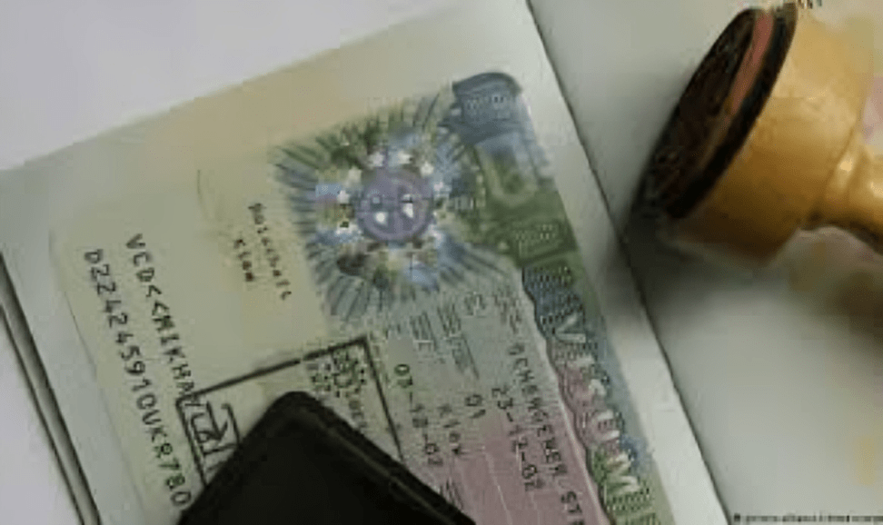 خطوات الاستعلام عن الزيارة العائلية برقم الطلب في السعودية 2026 3 الاستعلام عن الإقامة برقم الجواز 2026