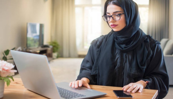 إجازة الوضع والأمومة للمعلمات الوافدات في الكويت