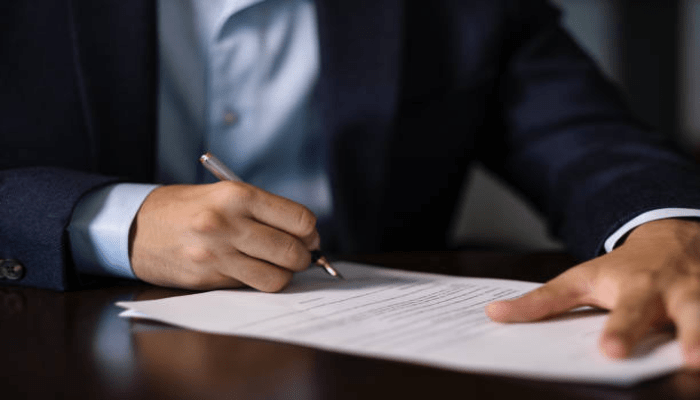 حل مشكلة التوكيل للمصريين بالخارج مع انتهاء البطاقة الشخصية.. الإجراءات الرسمية والبدائل المتاحة 2 حل مشكلة التوكيل للمصريين بالخارج مع انتهاء البطاقة الشخصية