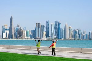 فرص عمل الصنايعية المصريين في الخليج.. رواتب السباك والكهربائي والنجار في 2026 2 عمال مصريون في الخليج - أرشيفية
