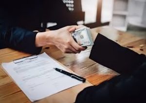 حقوق العامل عند تأخر الرواتب والعمل لساعات إضافية دون مقابل في الإمارات 2 حقوق الموظف عند تأخر الرواتب في الإمارات