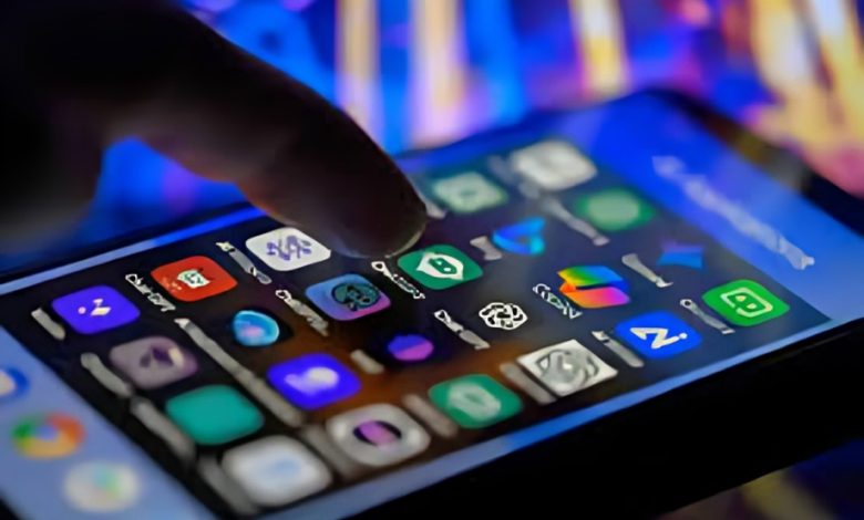 كيف غيّرت التطبيقات الذكية حياة الأسر المصرية في الخليج؟ 1 تأثير التطبيقات الذكية على حياة الأسر المصرية في الخليج