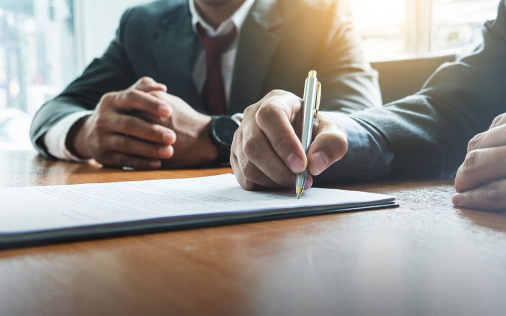 فترة التجربة في الإمارات - تعبيرية