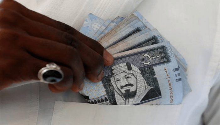 أسعار تحويل الريال السعودي والدرهم الإماراتي إلى الجنيه المصري اليوم