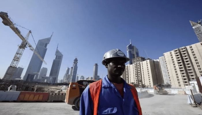 العد التنازلي لحظر العمل وقت الظهيرة في الإمارات