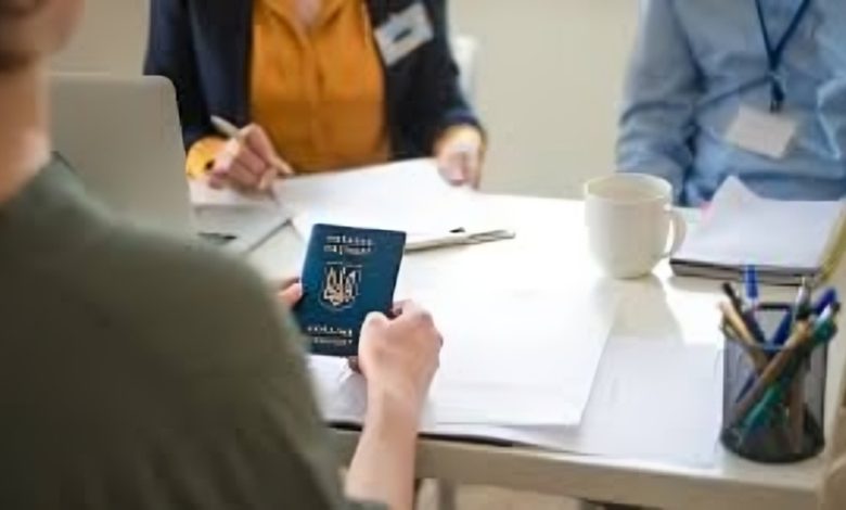 بطء تجديد الإقامة في الإمارات