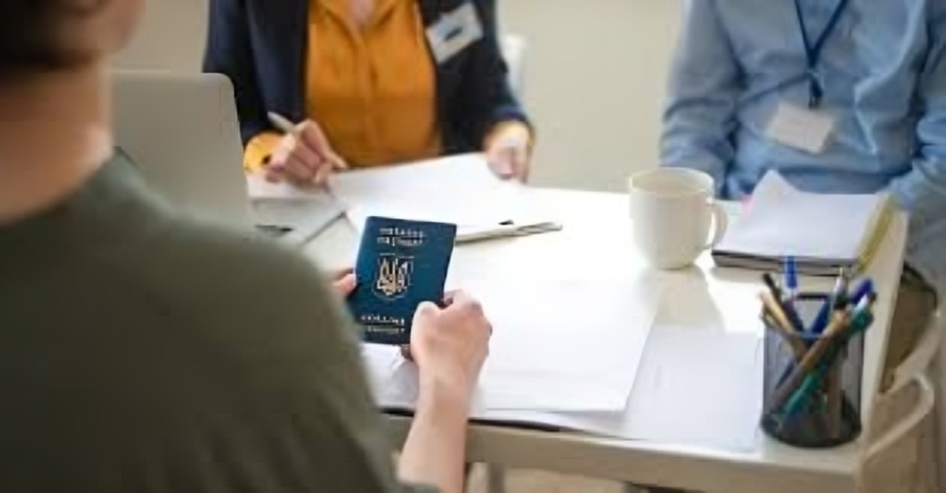 لماذا يشتكي بعض المقيمين من بطء تجديد الإقامة في الإمارات خلال الفترة الأخيرة؟ 2 بطء تجديد الإقامة في الإمارات
