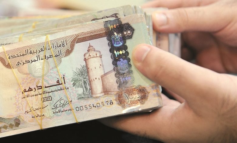 رواتب المصريين في الإمارات بعد تحديث حماية الأجور.. متى تُحسب الشركة متأخرة؟ 1 182