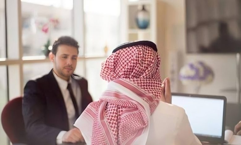 سوق العمل في السعودية والإمارات