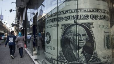 الدولار يكسر 52 جنيها.. كيف يقرأ المصريون في الخليج تحرك العملة قبل تحويل الأموال؟ 8 271148