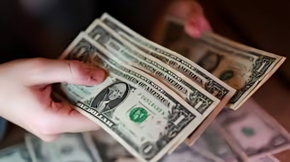 سعر الدولار في الإمارات اليوم