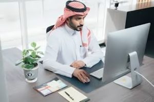 7 حلول لمشكلة الإقامة المنتهية في السعودية.. حقوق المقيم والإجراءات النظامية لتصحيح الوضع 2 تجديد الإقامة المنتهية في السعودية