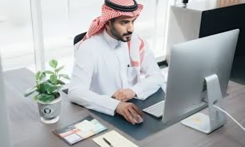 تجديد الإقامة ورخص العمل في دول الخليج