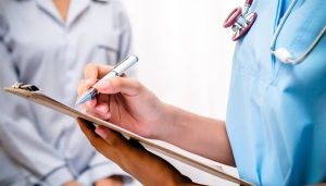 تكلفة الإقامة في السعودية للمهن الجديدة وسوق العمل 2026.. تحليل شامل للرسوم والاتجاهات الاقتصادية 3 الإقامة بعد الفحص الطبي في السعودية