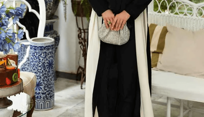 الشنط والأحذية المناسبة للعبايات