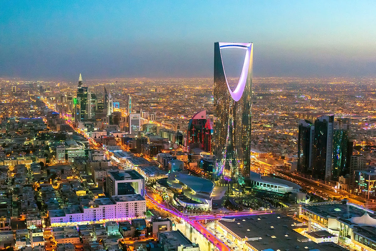 مكافأة نهاية الخدمة في السعودية 2026.. 5 تغييرات للعاملين بقطاعات التحول والتخصيص 2 Kingdom Tower Riyadh things to see in Saudi Arabia