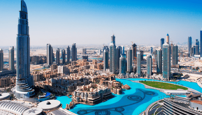 مستندات دخول المقيمين إلى الإمارات.. هل يكفي جواز السفر وتذكرة الطيران؟ 2 هل يحتاج المقيم في الإمارات إلى مستندات إضافية غير جواز السفر وتذكرة الطيران؟