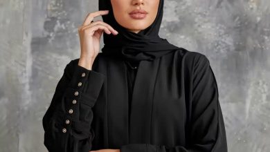 عبايات سوداء بتصاميم عصرية