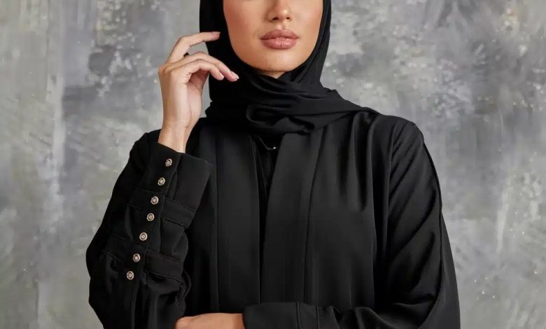 عبايات سوداء بتصاميم عصرية