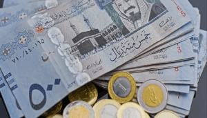 هل أترك وظيفة براتب 24000 جنيه في مصر وأسافر السعودية براتب 2500 ريال؟ 4 أسعار تحويل الريال السعودي إلى الجنيه المصري
