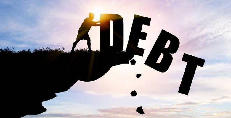 حلول قانونية وإنسانية للعمالة المتعثرة ماليًا في السعودية.. كيف تتجاوز الأزمة؟ 1 تراكم الديون - تعبيرية