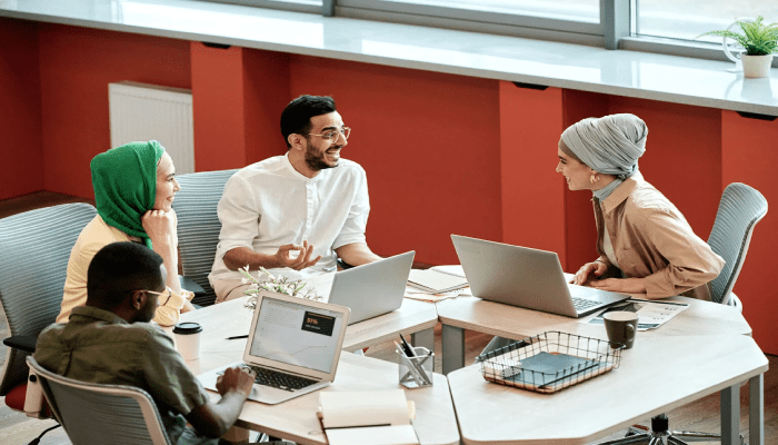 تصاريح العمل في الإمارات.. الفرق بين الإلغاء والتجديد والانتقال إلى شركة جديدة 3 تصاريح العمل في الإمارات