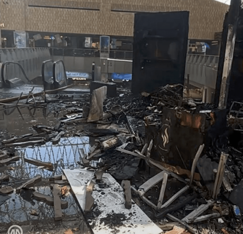 مصير الرحلات الجوية بعد استهداف مطار الكويت اليوم.. تنبيهات مهمة للمسافرين المصريين 4 صور متداولة لاستهداف مطار الكويت