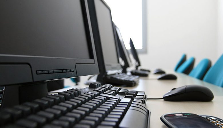 بلاغ الانقطاع عن العمل في الإمارات.. كيف يؤثر على الراتب والإقامة؟ 1 الانقطاع عن العمل في الإمارات