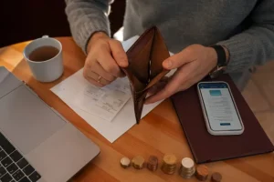 حقوق العامل عند تأخر الرواتب والعمل لساعات إضافية دون مقابل في الإمارات 3 تأخر الراتب في الإمارات