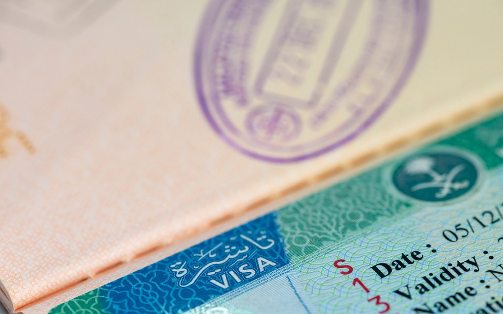 تكلفة استقدام الزوجة بزيارة عائلية إلى السعودية.. من استخراج الجواز حتى تذكرة السفر 3 تأشيرة الزيارة للأبناء