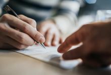 الانتقال من شركة إلى أخرى في الإمارات.. ضوابط مهمة للمصريين لتجنب حظر العمل 4 عقد