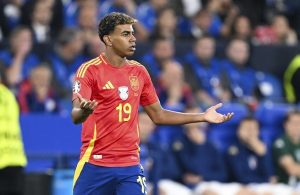 لامين يامال لاعب منتخب إسبانيا