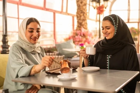 المقاهي النسائية في الخليج.. لماذا تزداد شعبيتها في 2026؟ 1 مممقهى