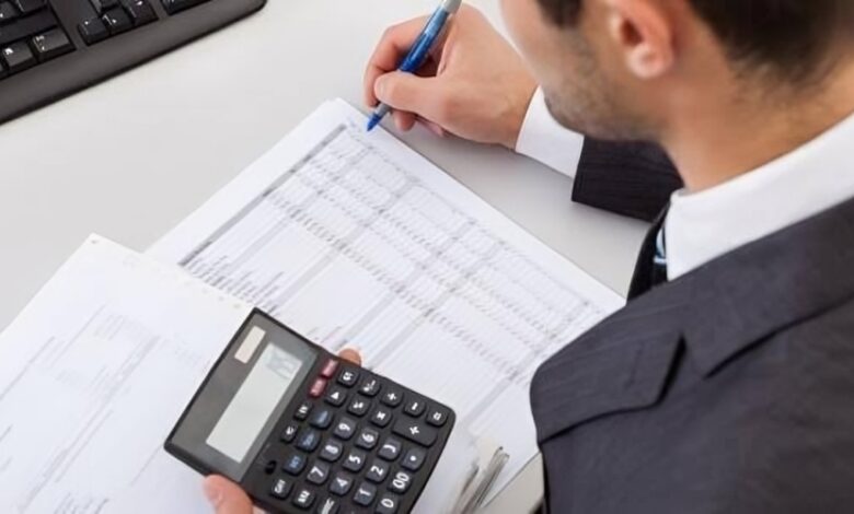العمل محاسبًا في معرض سيارات في الإمارات