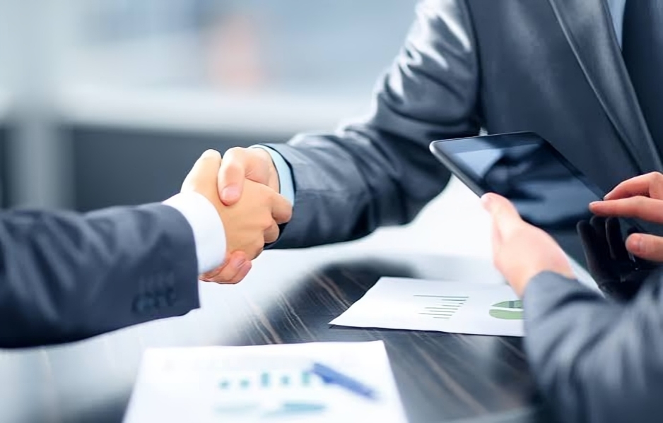 نقل الكفالة في السعودية.. هل يتحمل العامل تكاليف الاستقدام أم صاحب العمل؟ 2 نقل الكفالة في السعودية