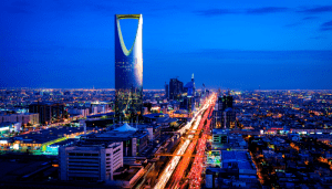 7 أسئلة قبل السفر إلى السعودية.. هل تبدأ محاسبًا مبتدئًا أم تبقى في مصر بصنعة ودخل أعلى؟ 3 السفر إلى السعودية - أرشيف