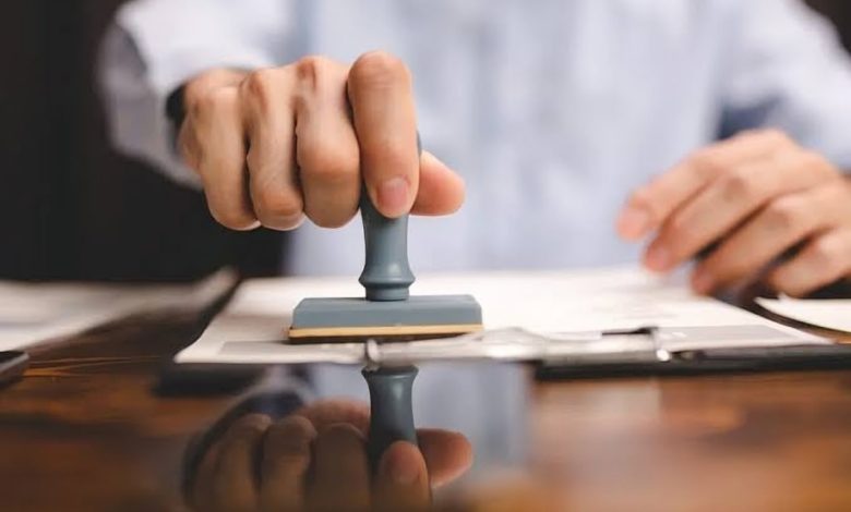 توثيق أوراق العمل في الإمارات