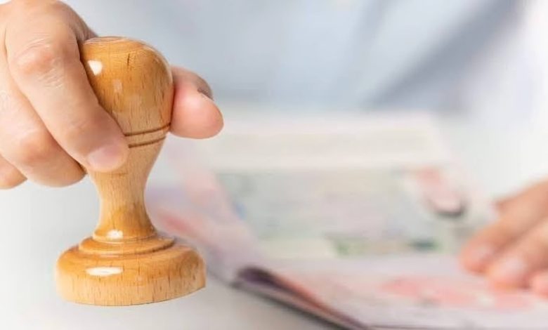 بعد الموافقة على تصريح العمل في الإمارات.. كم تستغرق إجراءات إصدار الإقامة؟ 1 مدة إصدار إقامة العمل في الإمارات