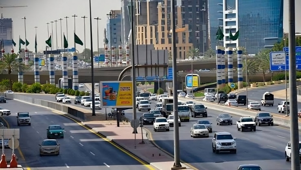 مخالفة السرعة في السعودية.. هل تجاوز السرعة بـ5 كيلومترات يوقع غرامة؟ 2 مخالفة السرعة في السعودية