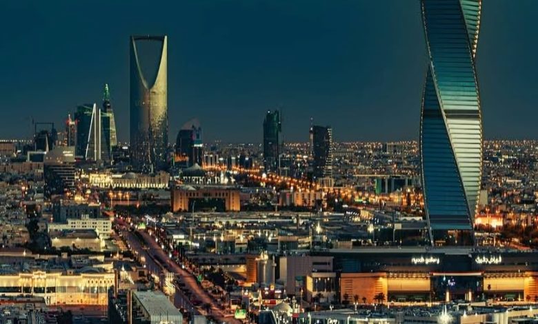 هل راتب 5000 ريال يكفي أسرة في الرياض؟