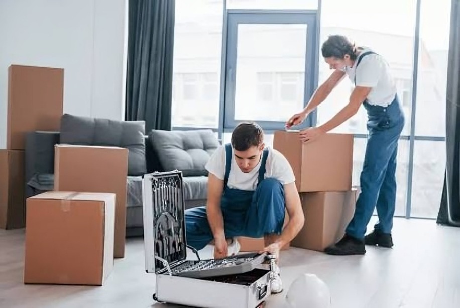 سعر نقل الأثاث في الإمارات.. أفضل شركات الشحن بأقل تكلفة خلال 2026 3 سعر نقل الأثاث في الإمارات