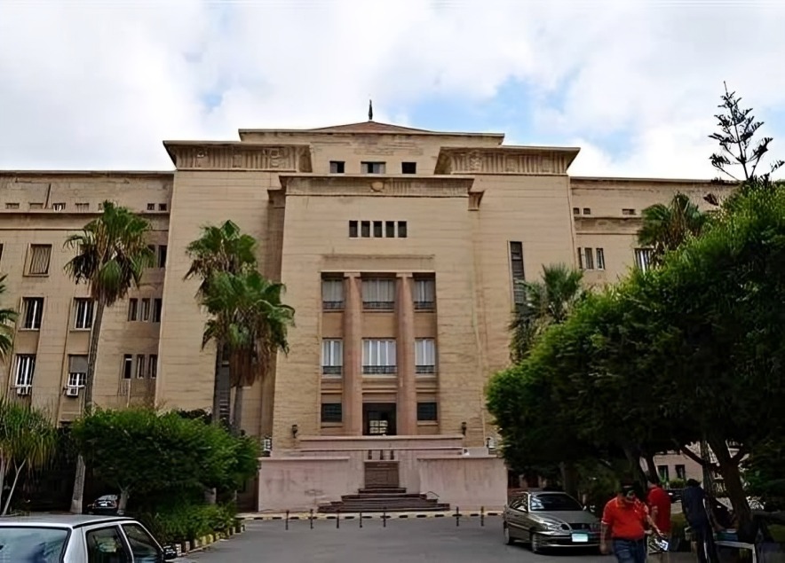 كليات الهندسة والحاسبات لطلاب الثانوية الخليجية