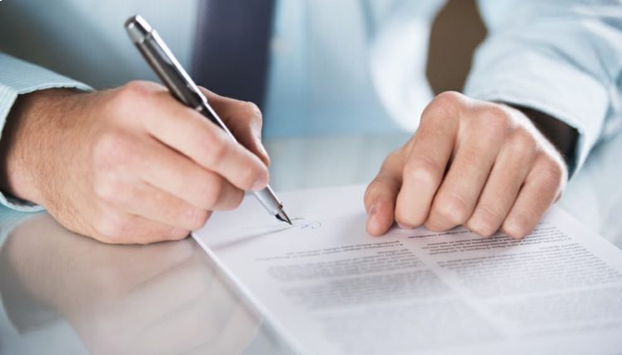 ما المستند الصحيح لتوثيق المؤهل الدراسي؟