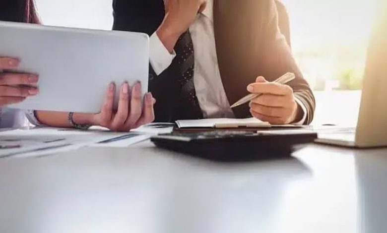 العودة إلى مصر لاستكمال مستندات الإقامة في الإمارات.. هل تؤثر على إعادة الدخول؟ 1 العودة إلى مصر لاستكمال مستندات الإقامة في الإمارات