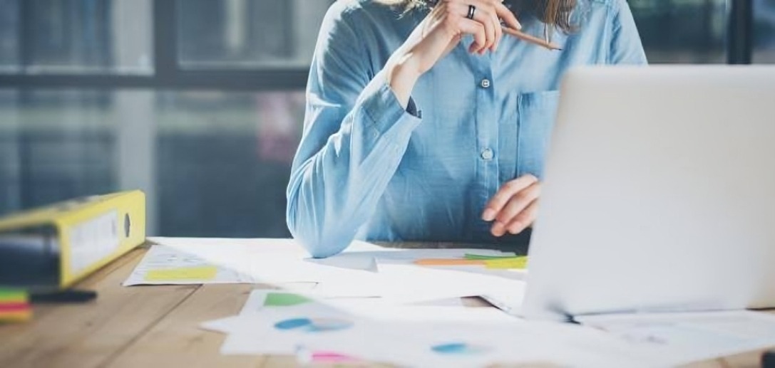 عمل الزوجة في الخليج بعد الزواج.. أبرز الإجراءات والمتطلبات 2 عمل الزوجة في الخليج بعد الزواج