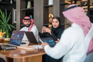 رسوم تجديد الإقامة ورخصة العمل في السعودية